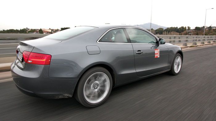 Το Audi Α5 κυκλοφορεί περισσότερα χρόνια, αλλά παρόλα αυτά διαθέτει τον απαραίτητο δυναμισμό που πρέπει να συνοδεύει κάθε κουπέ μοντέλο.